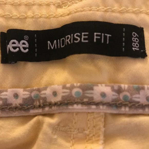 Lee Yellow Midrise Fit Bermuda Shorts Size 14 Medium - Picture 9 of 9